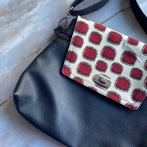 MISSY MAO MAO | Handcrafted vegan leather Jodie shoulder bag in Lashed Dots - Picture 5 of 10